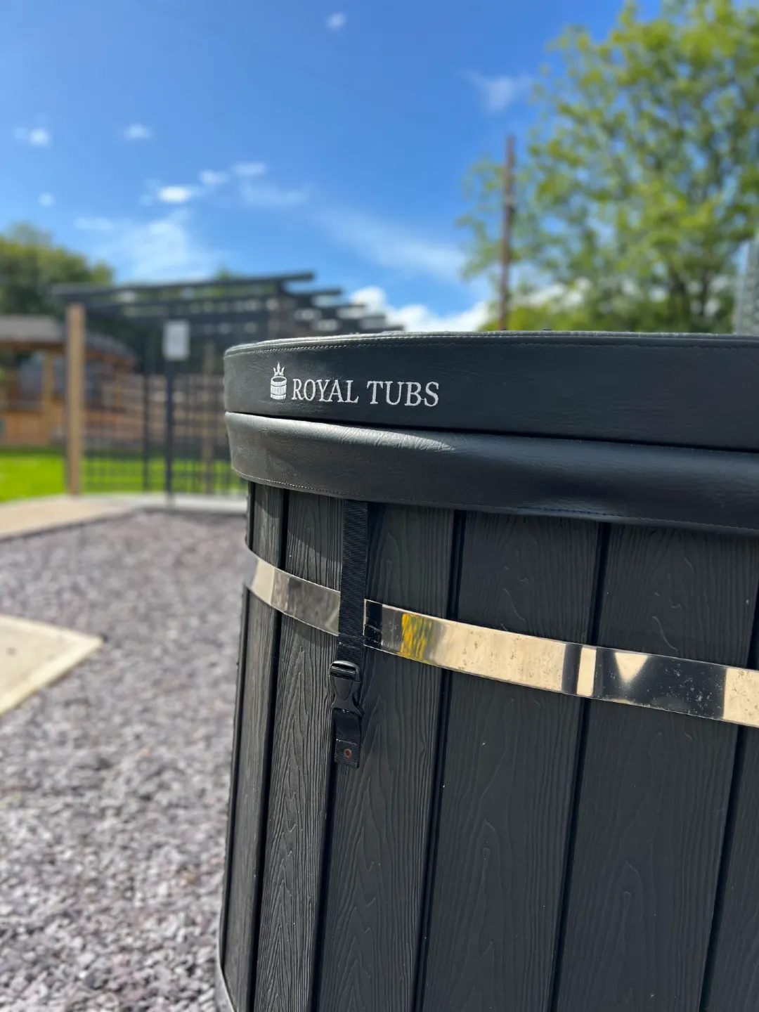 Wood fired hot tubs by Zen Garden Buildings